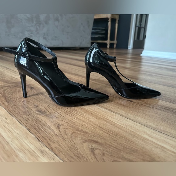 Patent leather T strap pumps - Picture 3 of 6